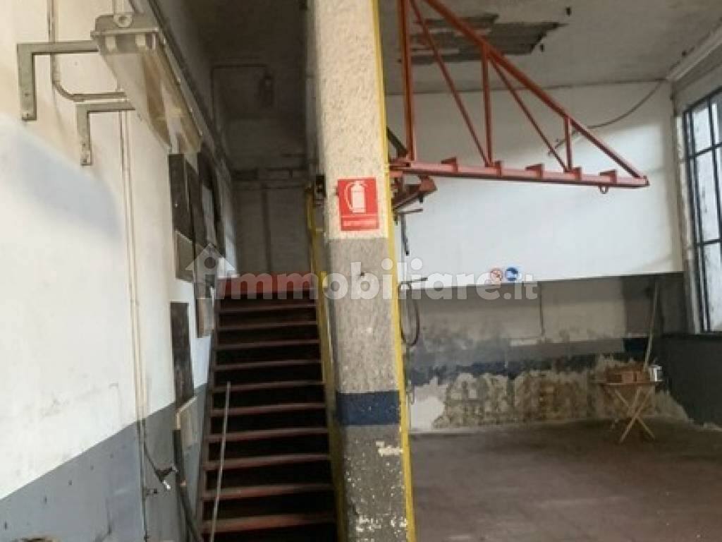 Capannone industriale in Via Buonriposo a Palermo — fotografia 4