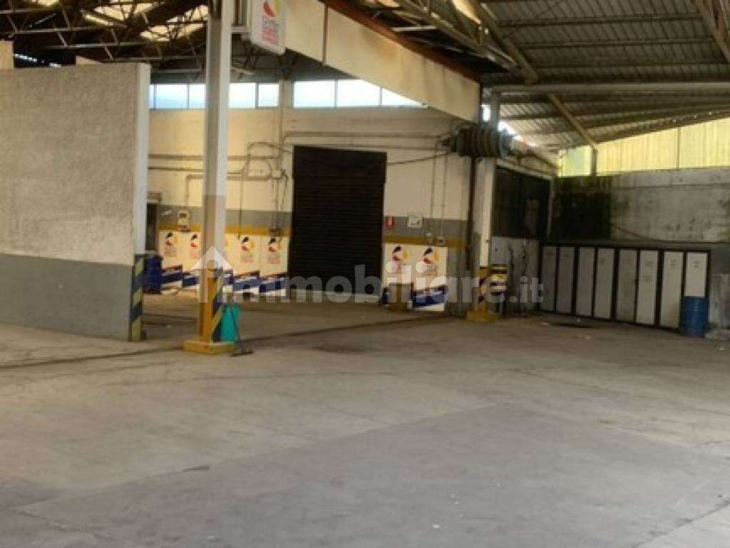 Capannone industriale in Via Buonriposo a Palermo — fotografia 5
