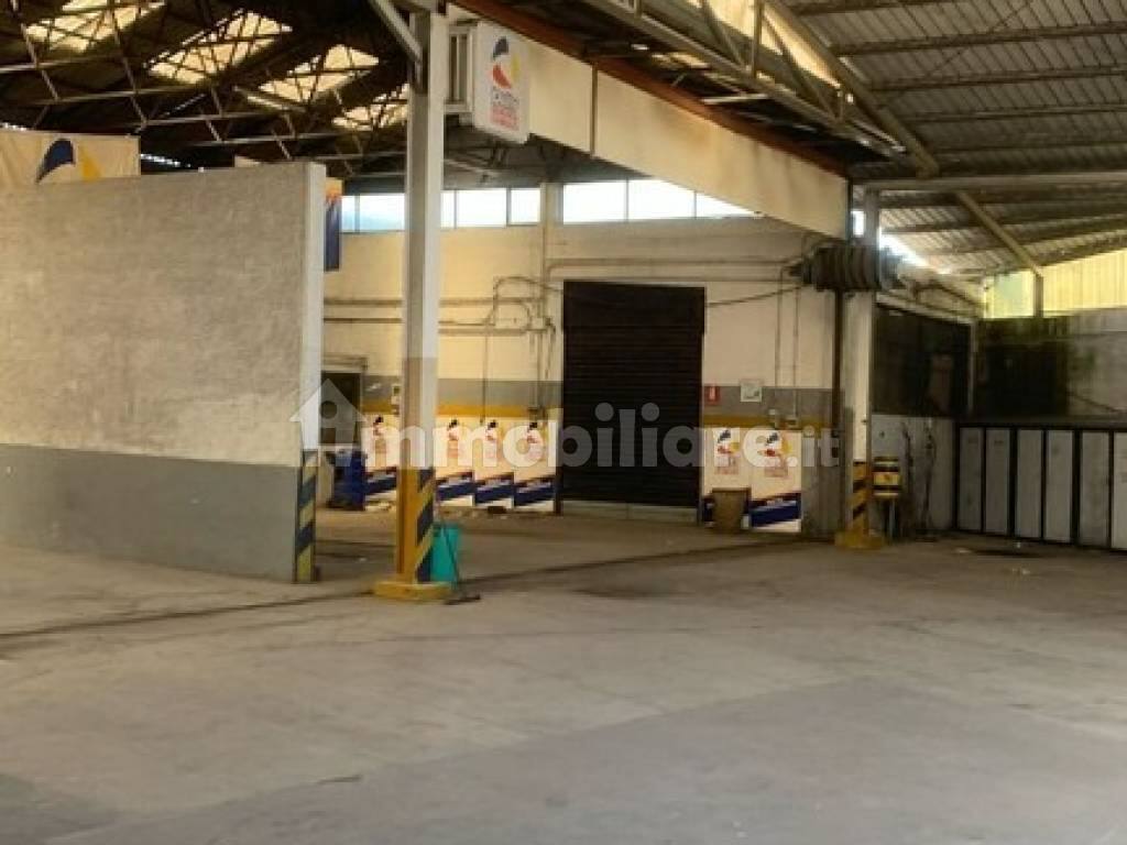 Capannone industriale in Via Buonriposo a Palermo — fotografia 7