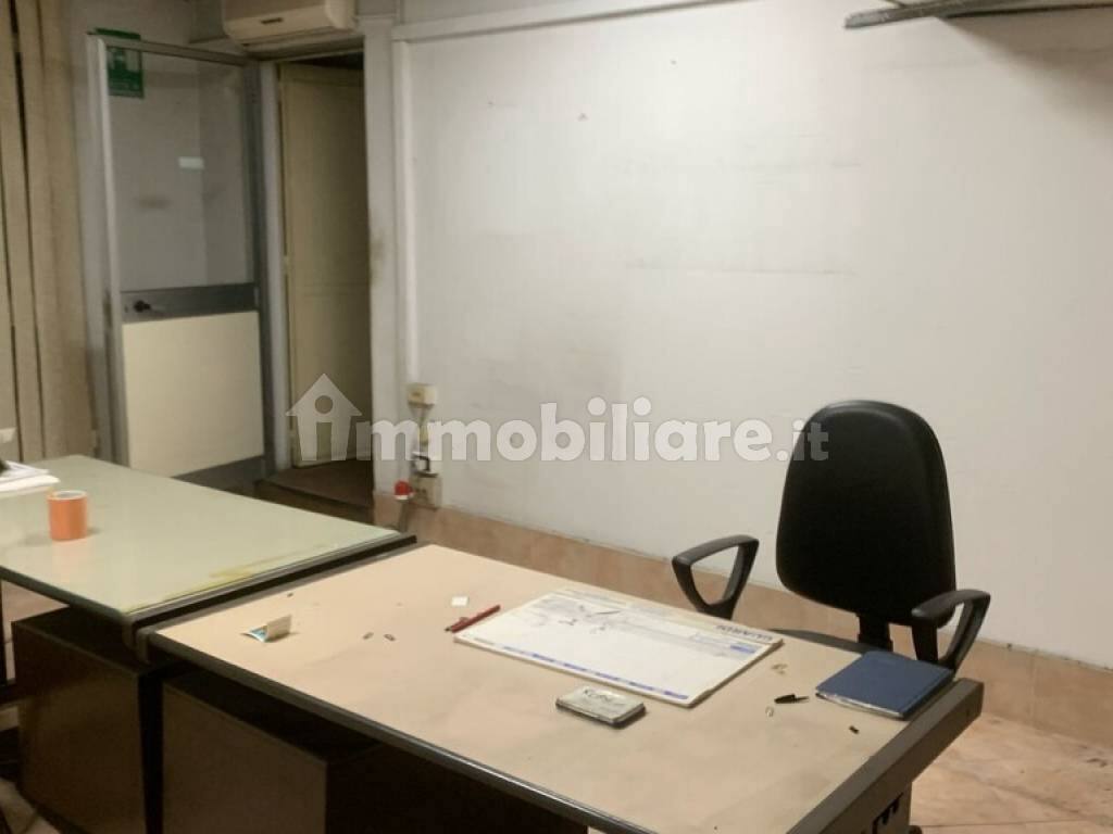 Capannone industriale in Via Buonriposo a Palermo — fotografia 8