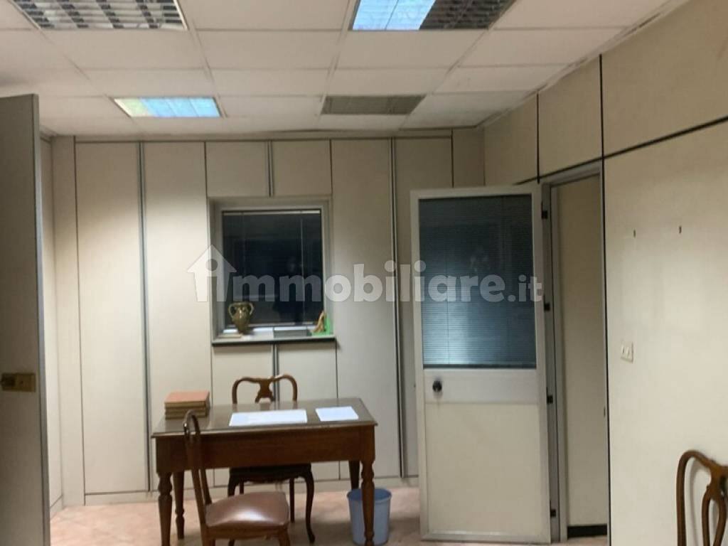 Capannone industriale in Via Buonriposo a Palermo — fotografia 10