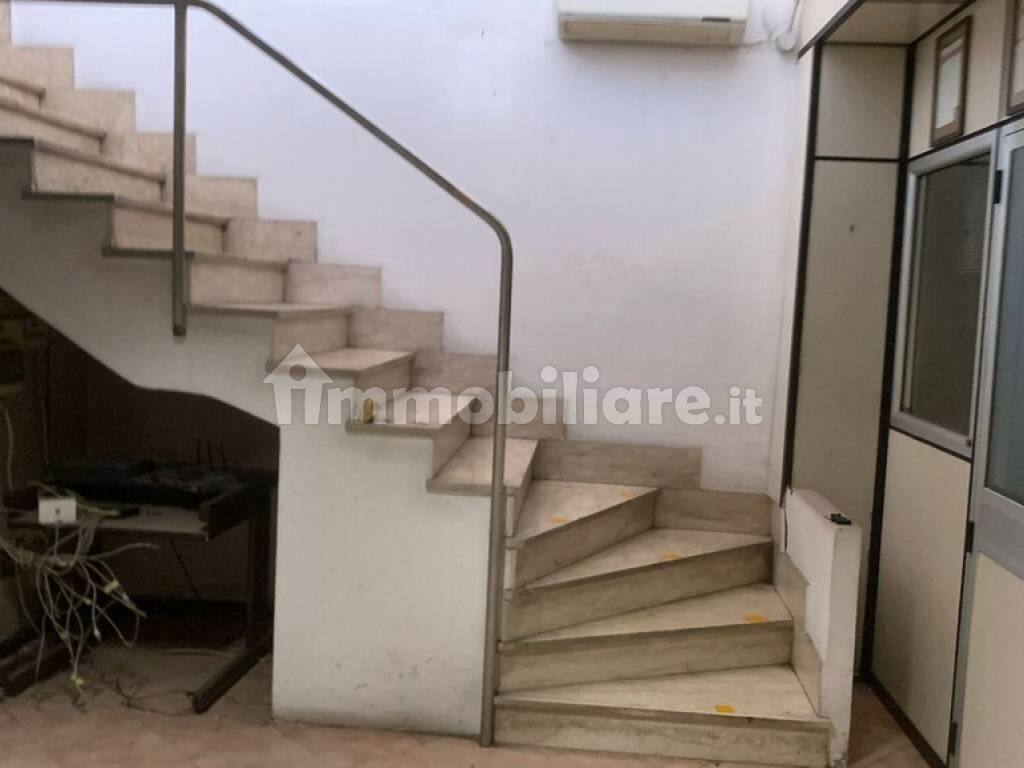 Capannone industriale in Via Buonriposo a Palermo — fotografia 11