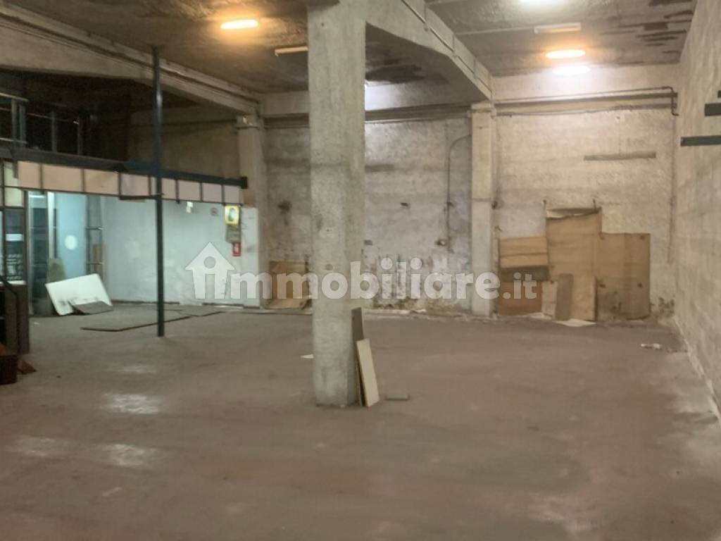 Capannone industriale in Via Buonriposo a Palermo — fotografia 12
