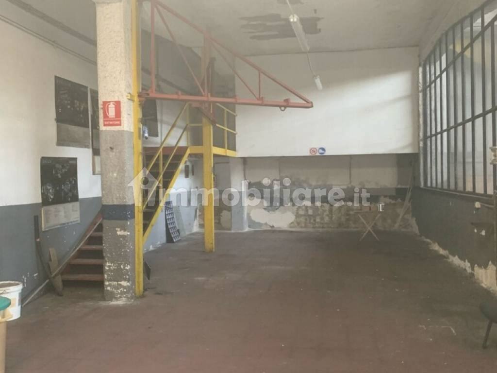 Capannone industriale in Via Buonriposo a Palermo — fotografia 13