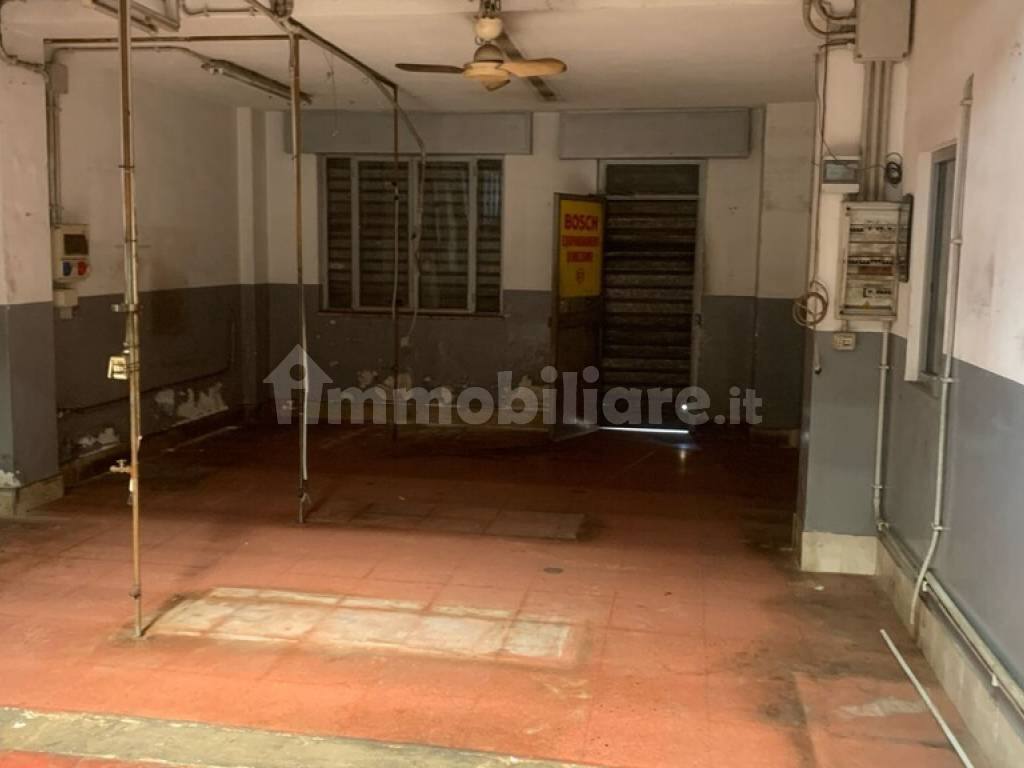 Capannone industriale in Via Buonriposo a Palermo — fotografia 14