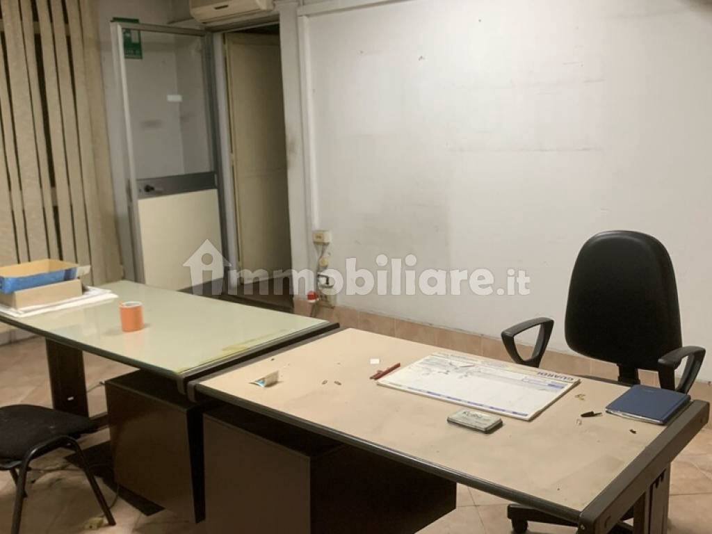 Capannone industriale in Via Buonriposo a Palermo — fotografia 15