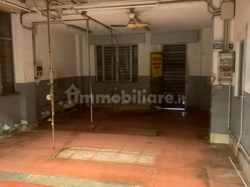 Capannone industriale in Via Buonriposo a Palermo — fotografia 16