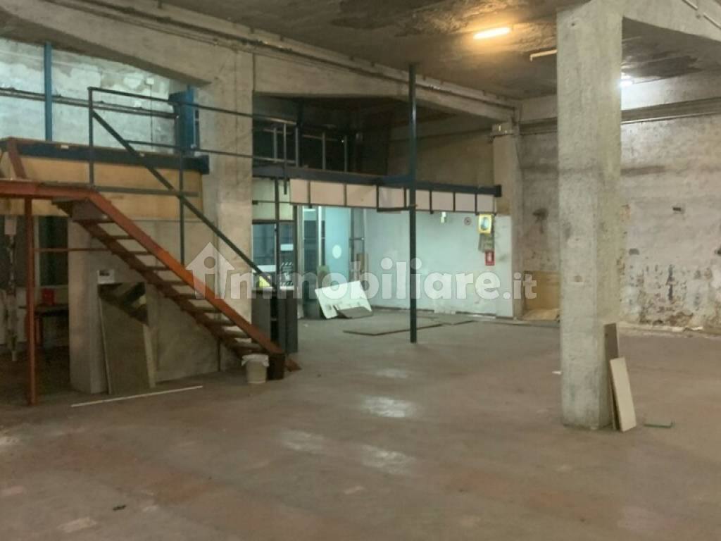 Capannone industriale in Via Buonriposo a Palermo — fotografia 17
