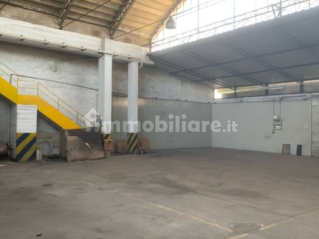 Capannone industriale in Via Buonriposo a Palermo — fotografia 18