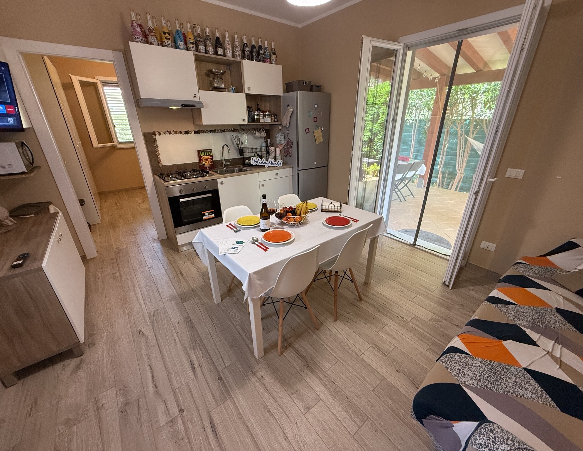 Soggiorno con cucina attrezzata